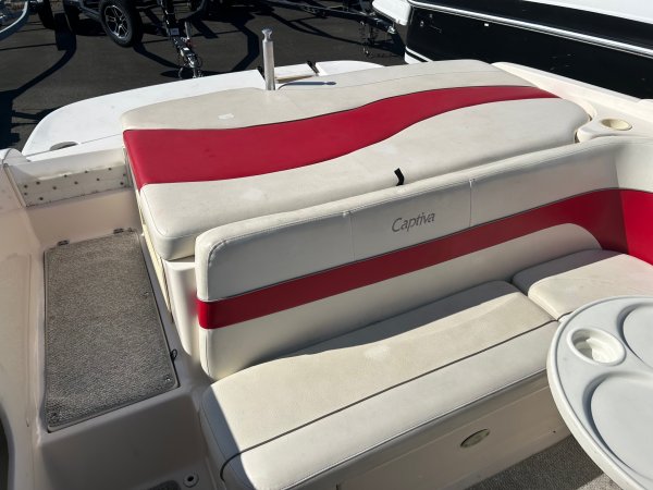 Pre-Owned 2004 Rinker 212 Captiva RX1 Power Boat for sale