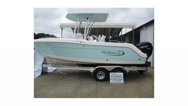 New 2025 Robalo  Boat for sale